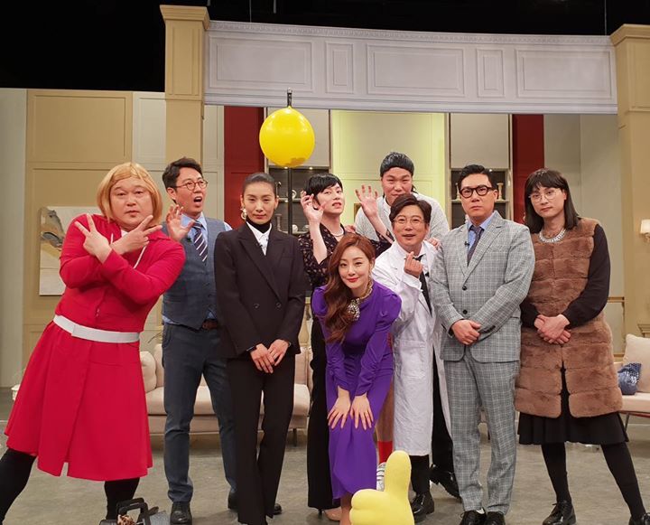 Rating “Knowing Bros” đài jTBC tăng vọt lên 9.6% - mốc cao nhất với 2 khách mời từ “Sky Castle” Kim Seo Hyung và Oh Na Ra. Phá kỷ lục tập 7% của PSY.