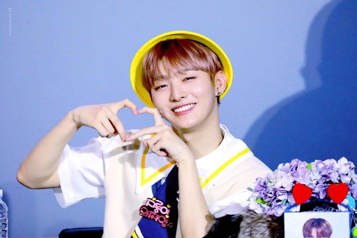 Wanna One Yoon Jisung thông báo tên fandom chính thức do tự mình lựa chọn là Hột Cơm (밥알). Chuyện kể rằng Jisung từng để bio Instagram là “muốn bước đi trên con đường trải đầy cơm”, và sau này các fan nguyện ý trở thành những hột cơm trên con đường ấy.