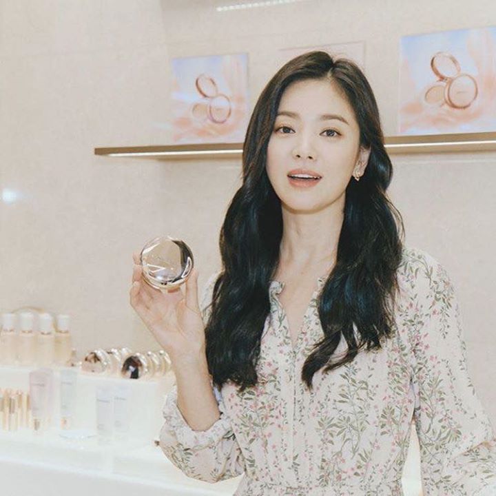 Song Hyekyo trở lại với mái tóc dài ở event Sulwhasoo