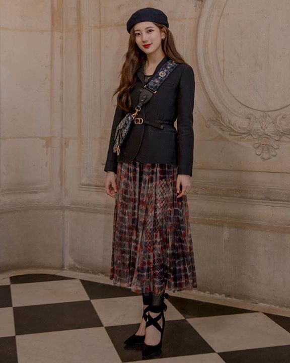 Suzy dự show Dior tại Tuần lễ thời trang Paris