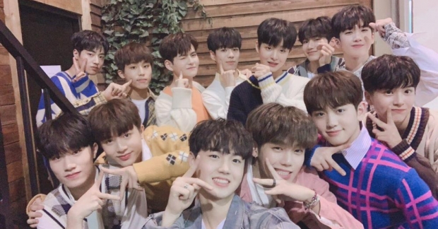 Chủ tịch Yang lần đầu khoe toàn bộ các thành viên TREASURE 13 trên SNS