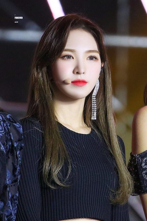 Instiz; Những hình ảnh của Wendy được chụp bởi fansite của Irene nhận được hơn 18.8k lượt retweet