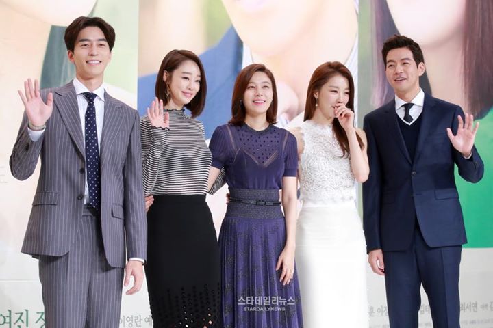 Họp báo drama "On The Way To Airport"  cùng các diễn viên chính: Kim Ha Neul, Shin Sung Rok, Lee Sang Yoon, Jang Hee Jin và Choi Yeo Jin. 