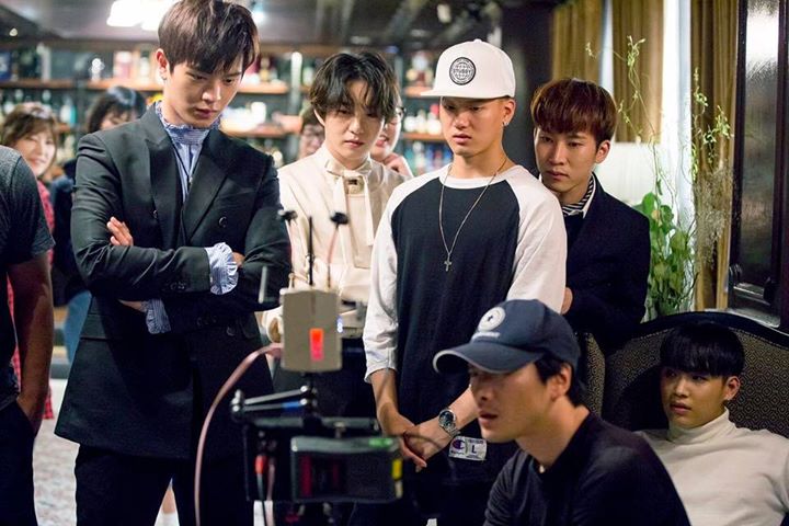News: Cube tiết lộ BTOB Peniel là đạo diễn MV "Stand By Me" của nhóm nhỏ BTOB Blue, anh chàng đã trực tiếp đưa ra ý kiến và kiểm tra các cảnh quay, địa điểm quay cẩn thận và tỉ mỉ. 