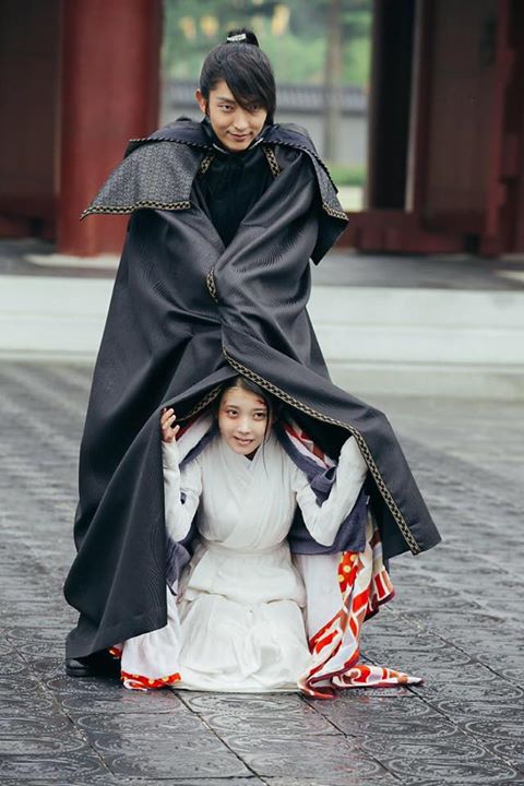 Moon Lovers tiết lộ một số cảnh hậu trường của IU và Lee Jun Ki