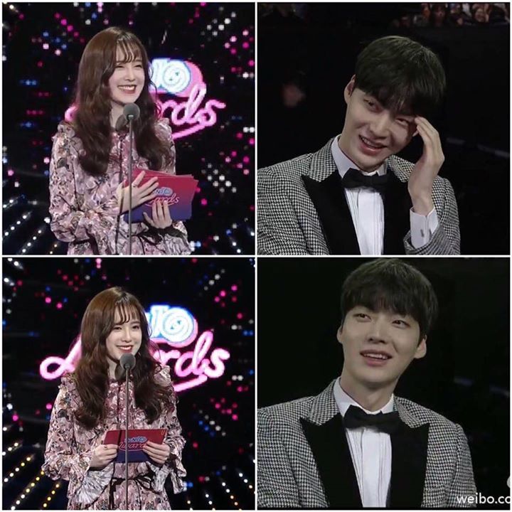 tvN10 Awards: Goo Hye Sun bất ngờ tới để công bố giải thưởng và camera lia tới Ahn Jae Hyun 