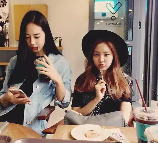 [NetizenBuzz] Son Naeun và em gái