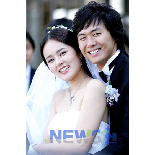 News: Nữ diễn viên Han Ga In đã hạ sinh con gái đầu lòng vào sáng nay sau 11 năm kết hôn cùng nam diễn viên Yeon Jung Hoon. Chúc mừng chị và gia đình ❤️