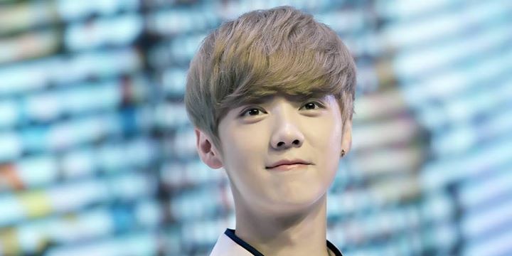 Hòm thư nơi Luhan từng đứng chụp ảnh bỗng dưng trở thành.. địa điểm thu hút khách du lịch, chứng minh độ nổi tiếng khó tin của anh chàng