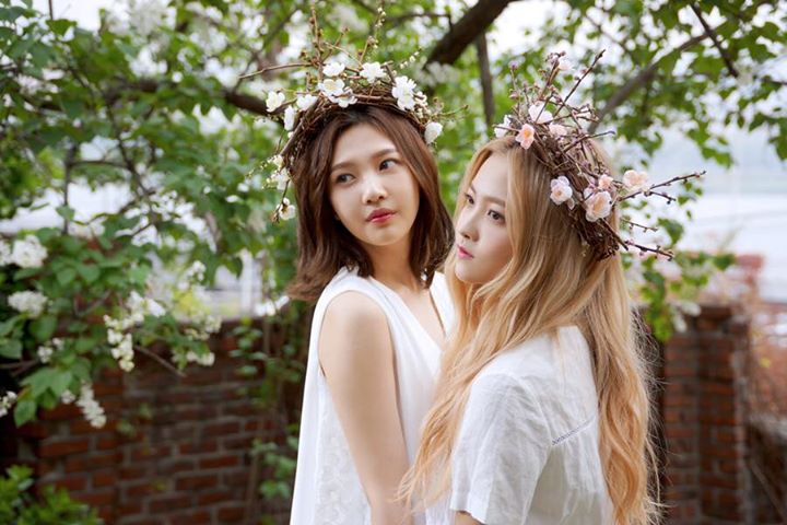Ảnh hậu trường của Red Velvet Joy và Yeri cho tạp chí Ceci tháng 5