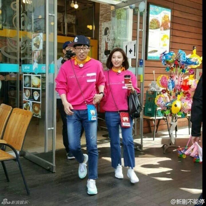 Hình ảnh 'GooWon couple' ghi hình cho Running Man tập 297 hôm nay. Thứ tự chia đội như sau: