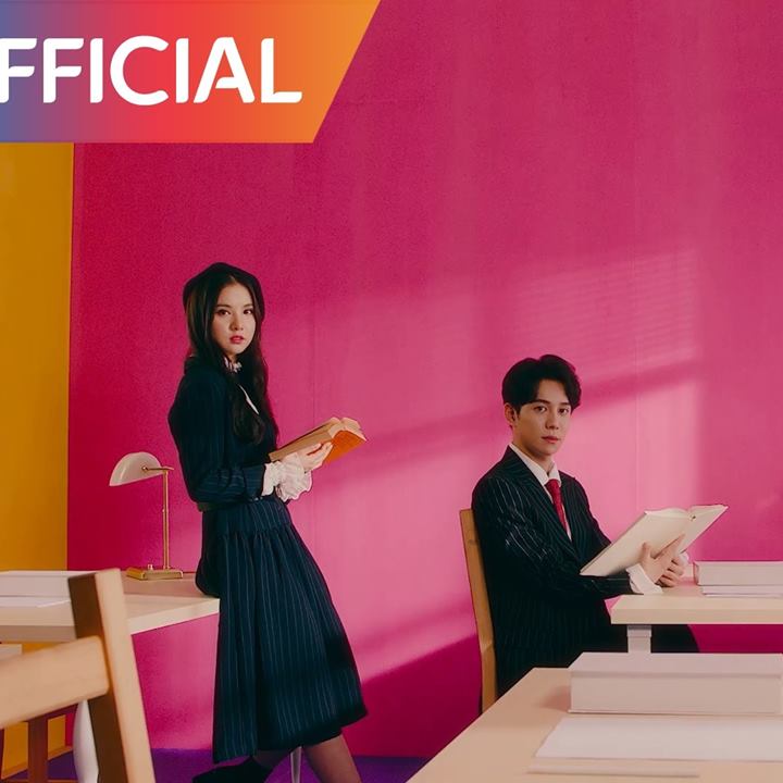 Cặp đôi kẹo bông GFRIEND Eunha và BLOCK B Park Kyung trong MV ca khúc '자격지심(Inferiority Complex) 
