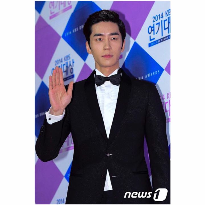 News: Nam diễn viên Shin Sung Rok (người thủ vai phản diện ấn tượng trong "Vì sao đưa anh tới") sẽ kết hôn vào tháng 6 này tại Hawaii. Vợ chưa cưới của anh là người không nổi tiếng. 