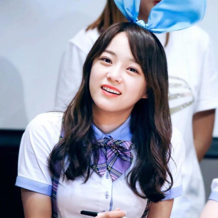 Jelly Fish Entertainment phủ nhận: "Tin Kim Sejeong sẽ debut solo là hoàn toàn sai sự thật. Cô ấy đang cùng I.O.I tham gia trình diễn tại KCON Paris, và sẽ tiếp tục làm việc chăm chỉ cùng I.O.I cho tới khi kết thúc hợp đồng."