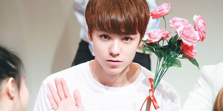 News: Câu chuyện về SEVENTEEN Vernon sẽ khiến bạn động lòng