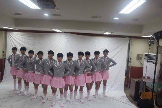 Cuộc thi cosplay độc nhất vô nhị tại trường cấp 3 Ui-jung-bu, Gyeonggi, Hàn Quốc trong ngày lễ tốt nghiệp