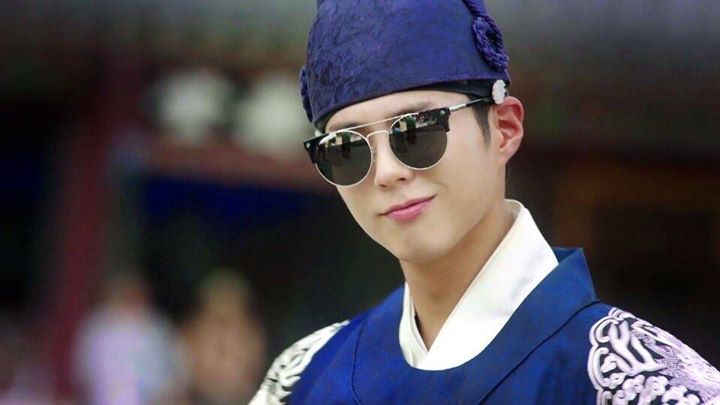 "Thái tử" Park Bo Gum trổ tài nhảy nhót cùng các thái giám và công công trong teaser mới nhất của drama Moonlight Drawn By Clouds ✨