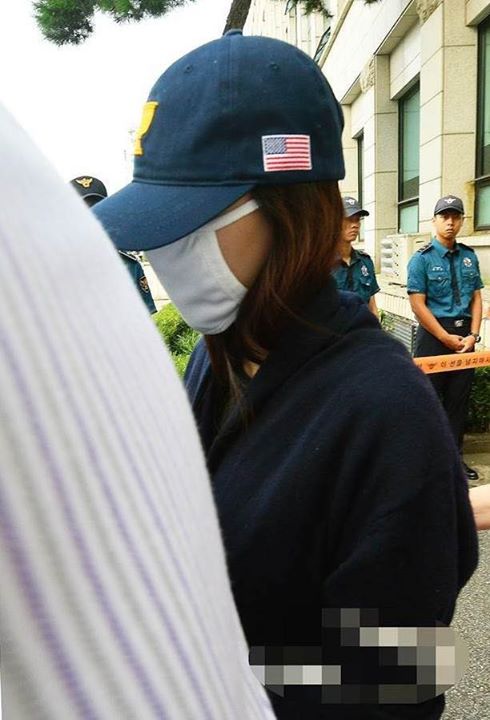 Sau khi có lệnh bắt của Cảnh sát Seoul ngày 4.8, hôm nay cô A - người phụ nữ đầu tiên tố cáo Park Yoo Chun hiếp dâm và anh họ mình chính thức bị bắt giữ . Cảnh sát tiết lộ ngoài 2 tội danh đã nêu, cả 2 còn bị bắt vì tội tiêu hủy bằng chứng. 