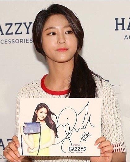 Pann: Chỉ có dưới 10 người tham dự buổi ký tặng fan của Seolhyun? ㅋㅋㅋㅋ