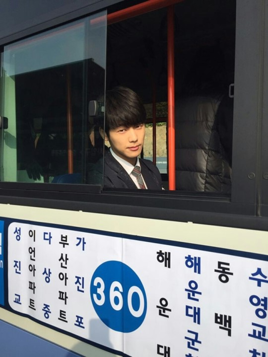 Chosun Ilbo - Naver: 'Entertainers', Kang Minhyuk, vừa in trong bộ đồng phục 'Nam sinh đẹp trai'