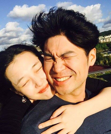 Bài báo: "Tình yêu của em kiss kiss"  Sulli Choiza đập tan tình đồn chia tay bằng loạt ảnh tình cảm 