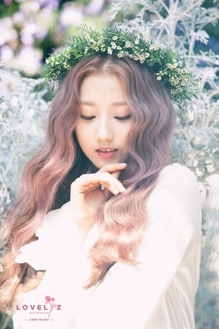 Bài báo: Lovelyz tiết lộ teaser của maknae Yein... Mang vẻ đẹp kì ảo của một vị nữ thần 