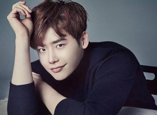 Bài báo: Lee Jong Suk ký hợp đồng với YG...  dàn diễn viên đẳng cấp với Cha Seung Won và Kang Dong Won