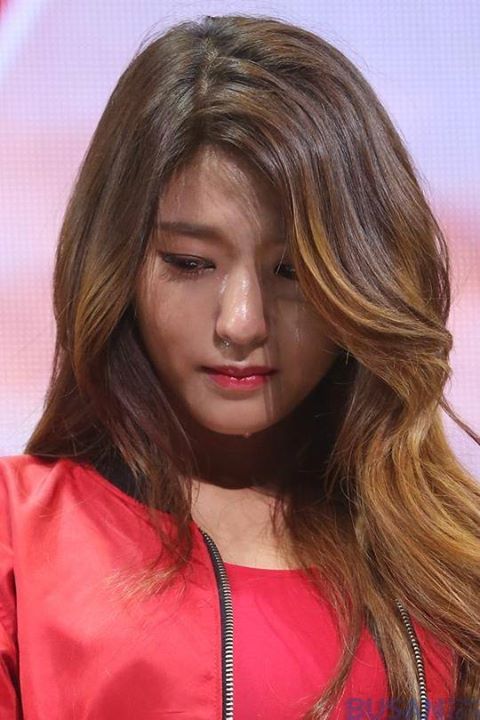 Pann: Seolhyun không chùi nước mắt lấy một phát nào 