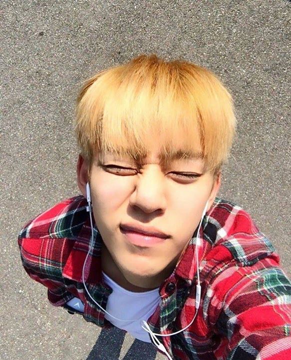 Instiz: Daehyun bị xác định có hút thuốc bằng chính Instagram của mình