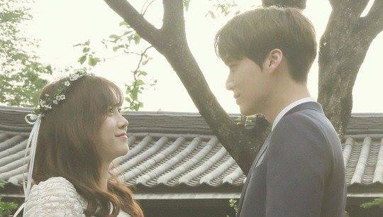 Bài báo: Ahn Jae Hyun  ♥ Goo Hye Sun chia sẻ hình tiệc đám cưới riêng tư 'nụ hôn ngọt ngào'
