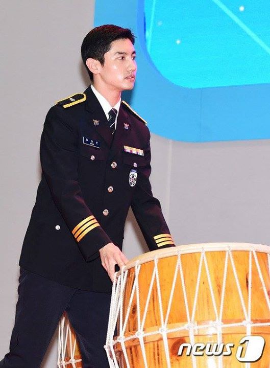 Bài báo: Choikang Changmin, 'toả sáng ngay cả trong quân ngũ~'