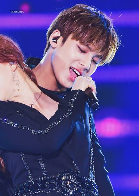 [Instiz] Idol nam khiến fandom đảo điên vì màn kết hợp của mình với Baek Jiyoung