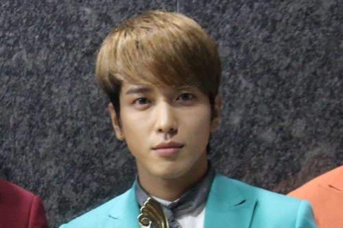 Bài báo: Jung Yonghwa đang bị điều tra vì gian lận cổ phiếu