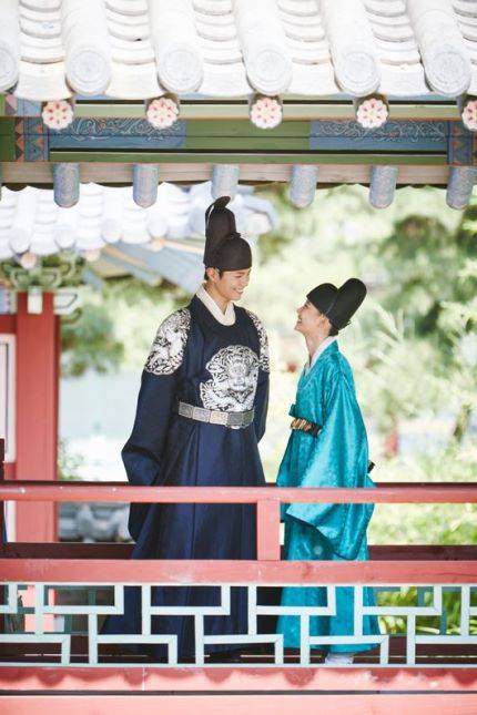 Mydaily - Naver: 'Moonlight Drawn By Clouds', Park Bogum và Kim Yoo Jung, bức hình đầu tiên của 'BoYoo couple'  