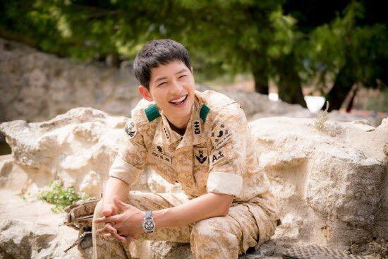 Bài báo: Hơn 20 CF, 30 tỉ won, 'hậu duệ CF' Song Joong Ki