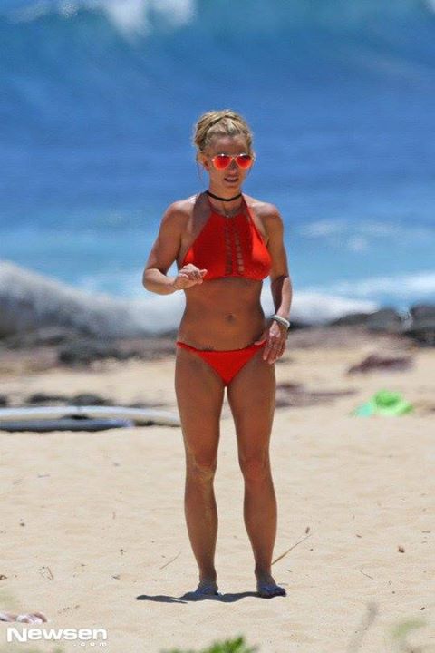 Bài báo: Britney Spears bắt gặp ở Hawaii 'cơ thể đẫy đà được khoe ra nhờ bikini' 