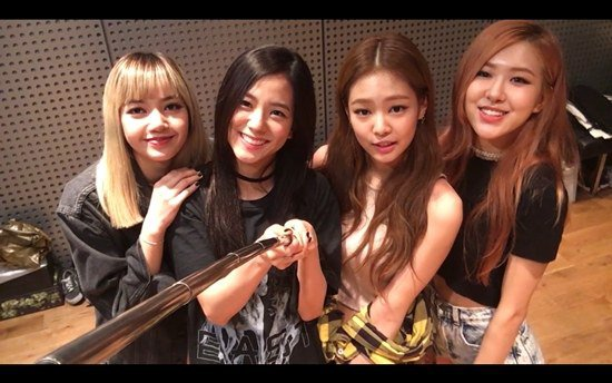 Bài báo: Black Pink, 'Chúng tôi không biết làm sao với tất cả sự ủng hộ của các bạn'