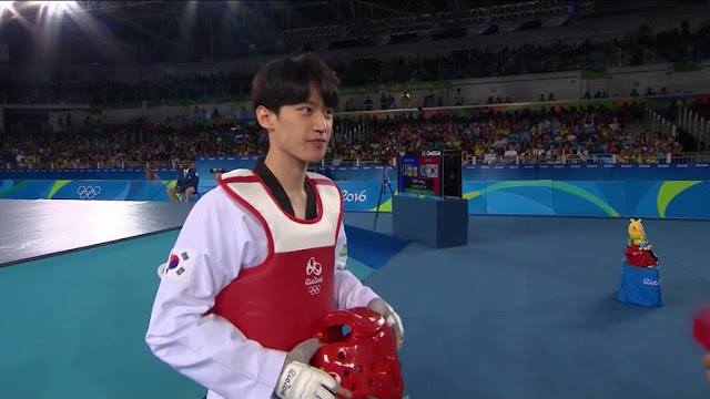 Instiz: VĐV Taekwondo Lee Daehoon trông giống EXO Chanyeol nhỉ