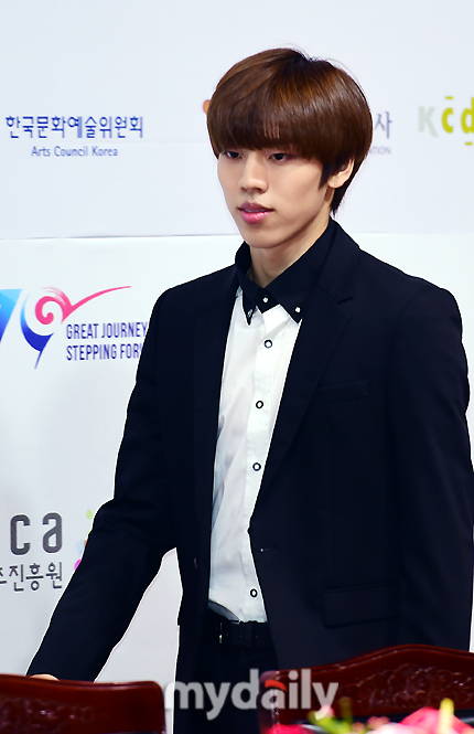 [naver] Infinite Dongwoo vội vã về nhà sau khi bố qua đời đột ngột