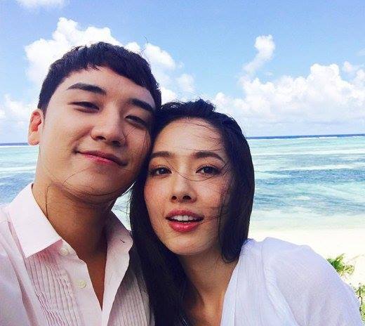 Bài báo: "Ồ! Nhìn như bạn gái" Seungri chụp selca thân mật cùng nữ diễn viên Đài Loan