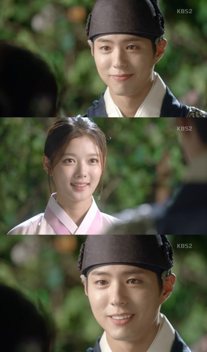 tv Report - Naver: Mây họa ánh trăng, Park Bogum♥ Kim Yoo Jung đối mặt nhau như một người con trai và một người con gái "Thả thính muôn nơi"