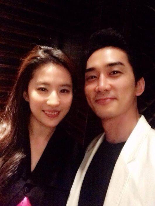 Bài báo: [Độc quyền] Song Seung Hun và Lưu Diệc Phi tổ chức tiệc sinh nhật cùng nhau... Lee Byung Hun, Lee Min Jung và nhiều ngôi sao khác  cũng góp mặt  