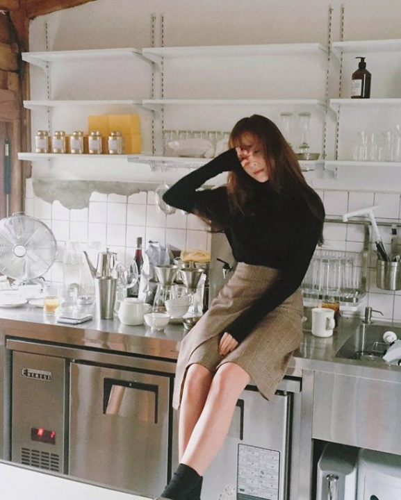 Bài báo: [SNS của sao] Jessica khoe nhan sắc nữ thần trong phòng bếp 'ngày càng đẹp'