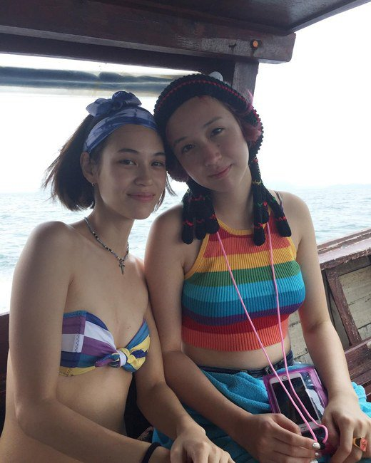 Bài báo: Mizuhara Kiko chụp ảnh bikini cùng em gái Yuka