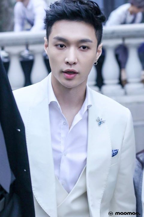 Bài báo: EXO Lay, "Tôi ngất xỉu là do lỗi của tôi... Xin đừng trách công ty"