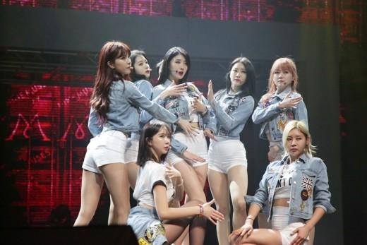 Bài báo: Nine Muses parody Girlfriend tại concert "Chúng tôi cũng theo concept ngây thơ được đấy" 