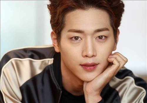 Bài báo: Seo Kang Joon, "Vai nam chính bị tráo đổi? Hoàn toàn không có" 