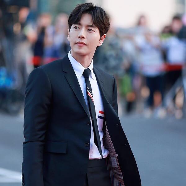 Park Hae Jin ủng hộ 50 triệu won (950 triệu VNĐ) giúp người nghèo có than sưởi ấm trong mùa đông.  