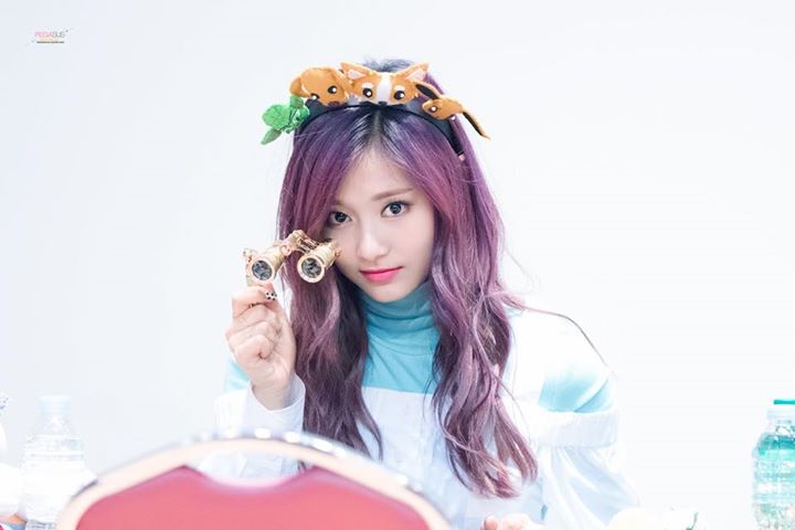 Video "fans" bảo TWICE Tzuyu im đi thu hút nhiều chú ý