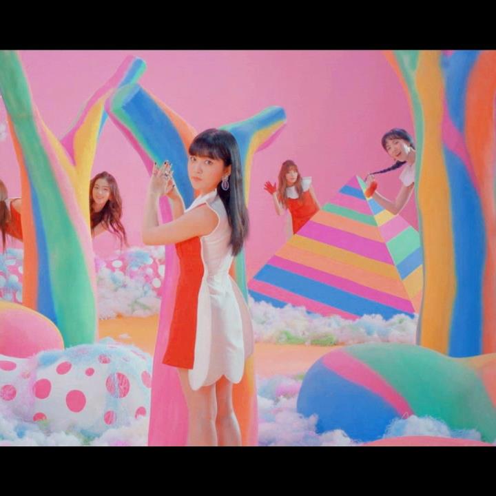 Red Velvet comeback với MV "ROOKIE" 